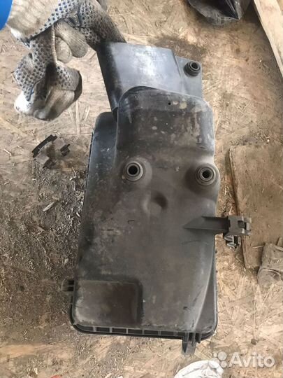 Корпус воздушного фильтра Toyota Caldina AT211