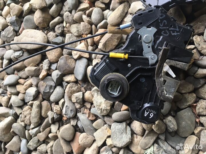 Замок двери передний Toyota Corolla E 150