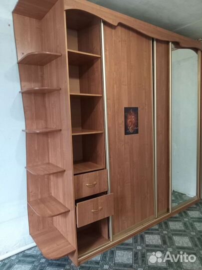 Шкаф