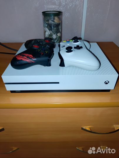 Игровая приставка Xbox one s