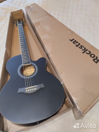 Электроакустическая гитара полноразмерная