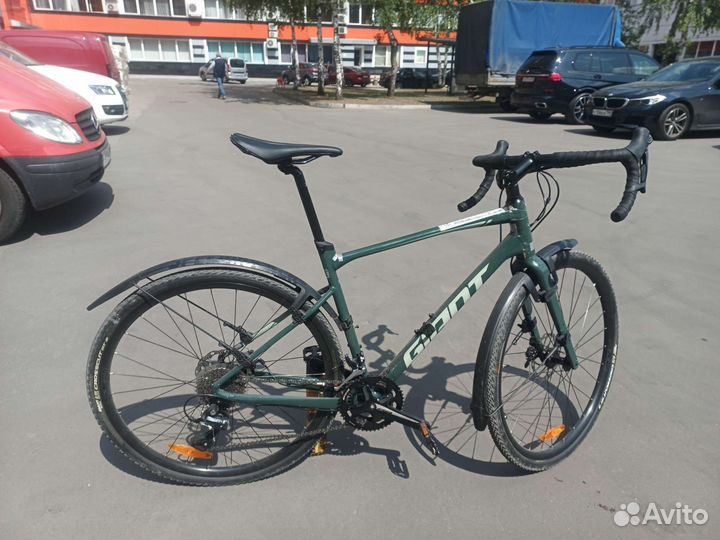 Велосипед шоссейный (грейвел Giant Revolt2)