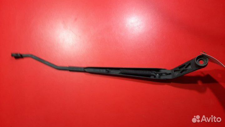 Поводок стеклоочистителя передний правый Toyota