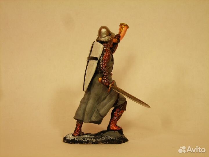 Оловянная миниатюра