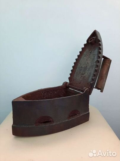 Угольный утюг