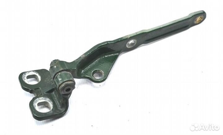 Петля верхней решетки радиатора, правая volvo FH (01.12)