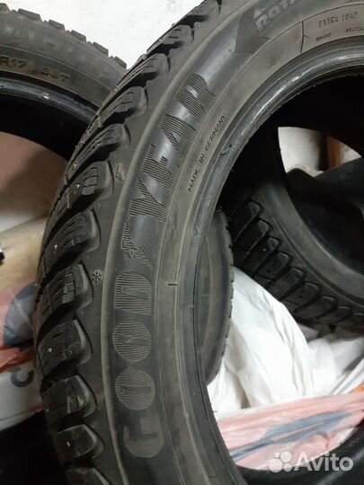 Goodyear UltraGrip Ice 215/50 R17