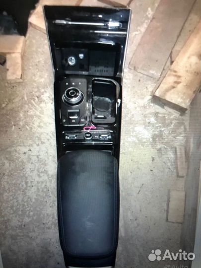 Центральная консоль с подлокотником Kia K5