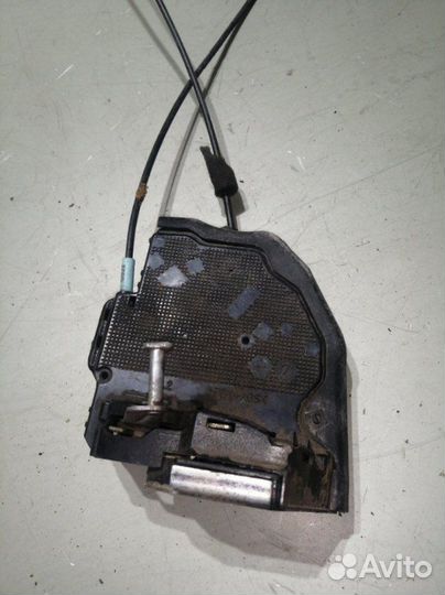 Замок двери Toyota Corolla E150