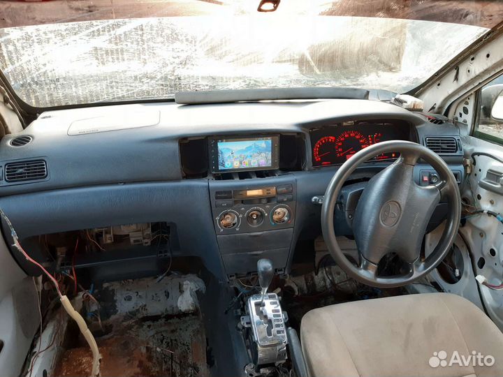 Toyota Corolla 1.5 AT, 2000, битый, 250 000 км