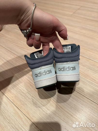 Кроссовки adidas 19
