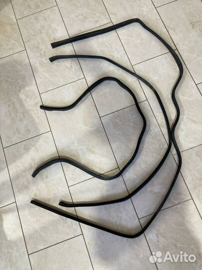 Комплект уплотнителей капота Mercedes-Benz W219