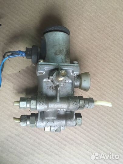 Клапан управления двери автобуса