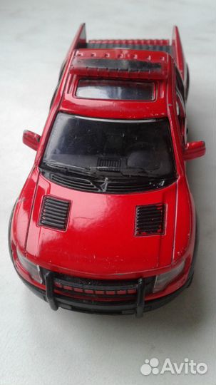 Машинка игрушечная