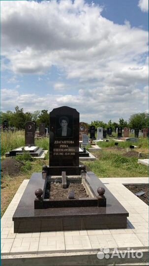 Памятники, надгробия, ограды