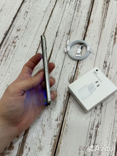 iPhone Xs, 64 ГБ