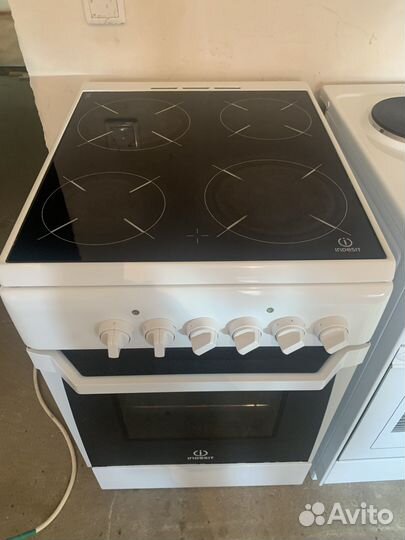Плита электрическая Indesit, в отличном состоянии