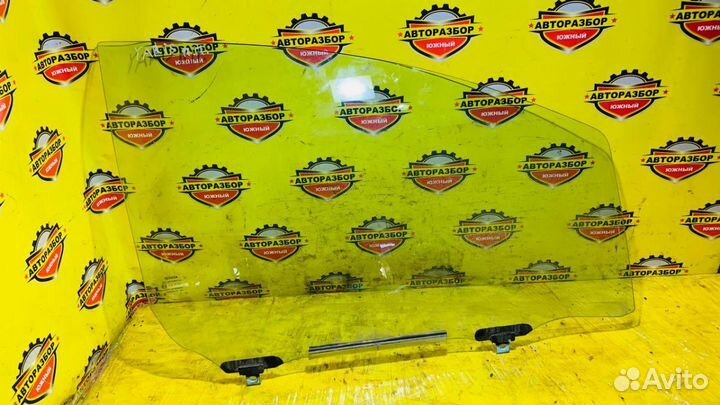 Стекло двери передней правой Toyota Yaris