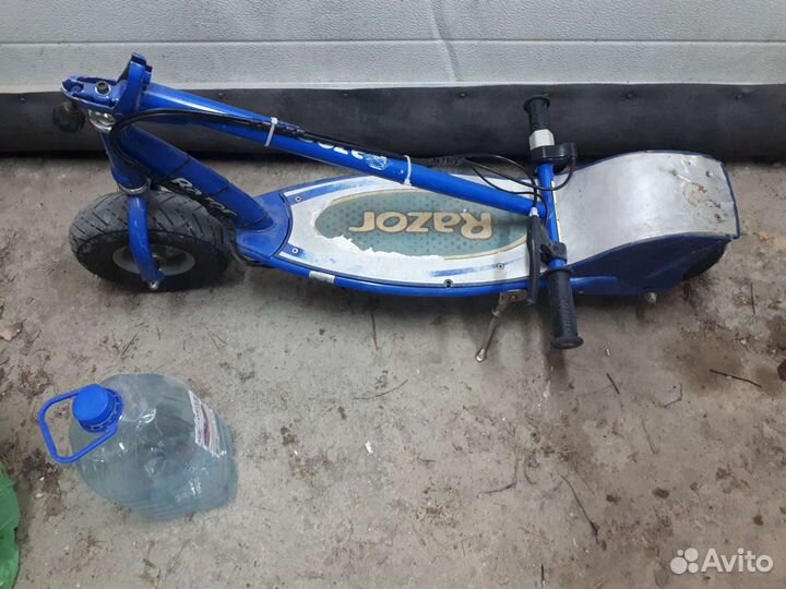 Взрослый электросамокат Razor e300