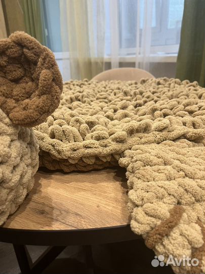 Коврик вязаный ручной работы