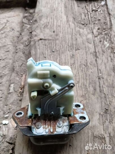 Замок багажника Nissan Murano z50