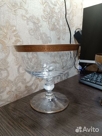 Хрустальная конфетница на ножке