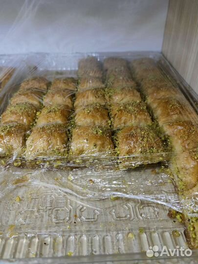 Пахлава с грецким орехом, фисташками