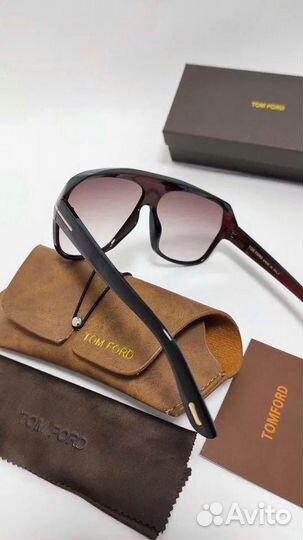 Солнцезащитные очки Tom Ford