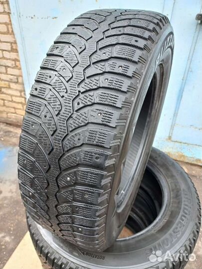Bridgestone Blizzak Spike-01 235/65 R17