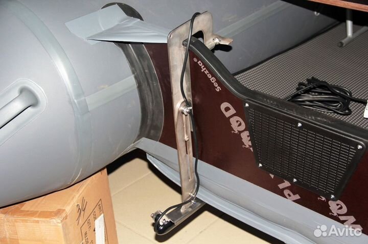 Крепление датчика Lowrance TripleShot под лодку