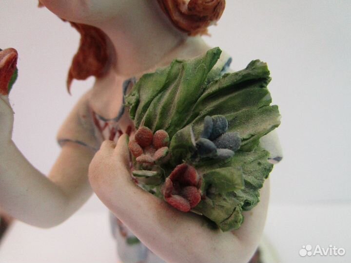 Статуэтка девочка фарфор Каподимонте Lory Италия