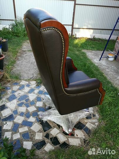 Кресло кожаное