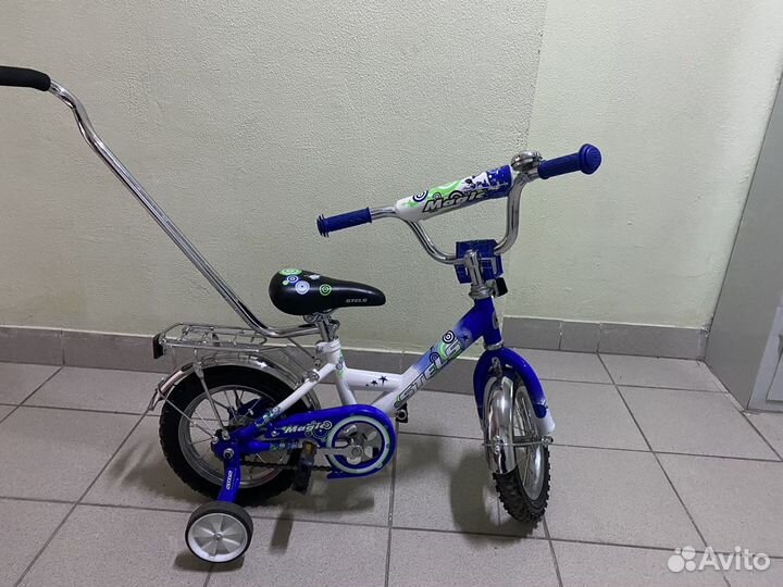 Детский велосипед с ручкой