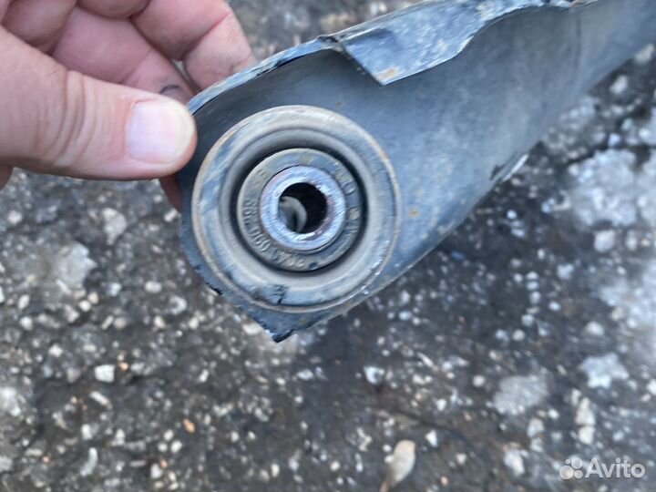 Renault sandero stepway 2 передний правый рычаг