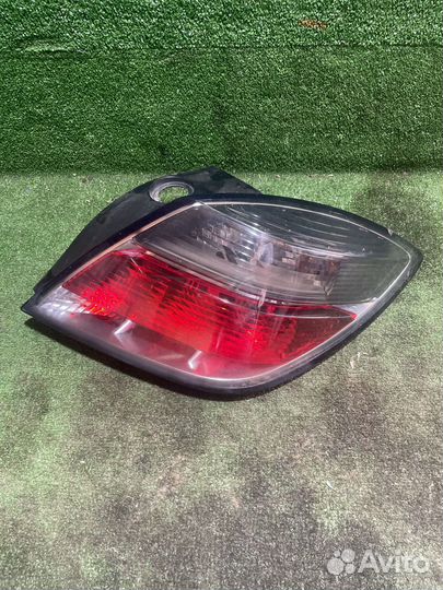 Задний правый фонарь opel astra h gtc