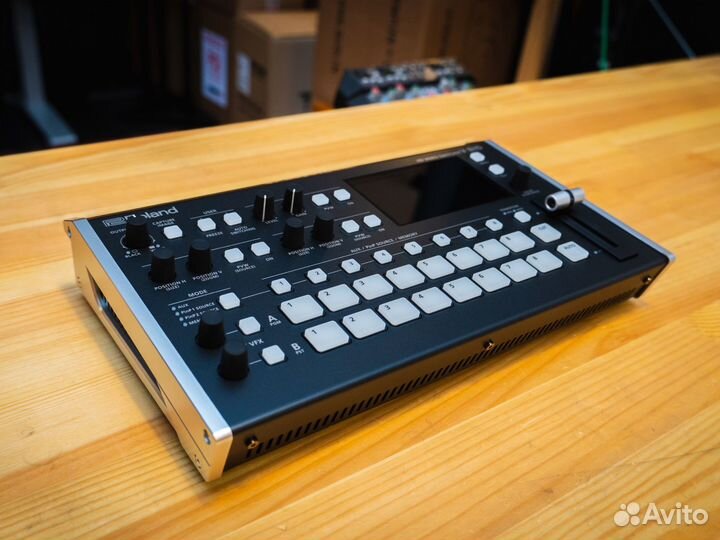 Roland V-8HD