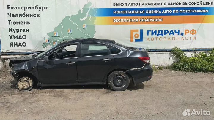 Стекло кузовное глухое левое Nissan Almera (G15) 8