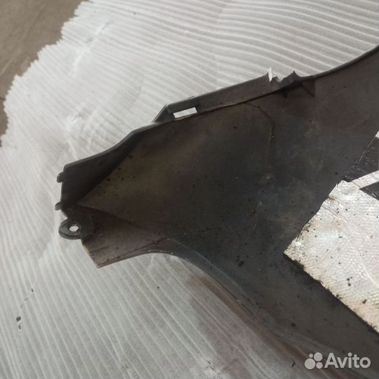 Пластик плуга правый Suzuki gsxr 600/750 11-16