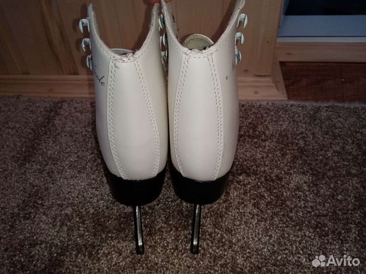 Коньки фигурные р. 31