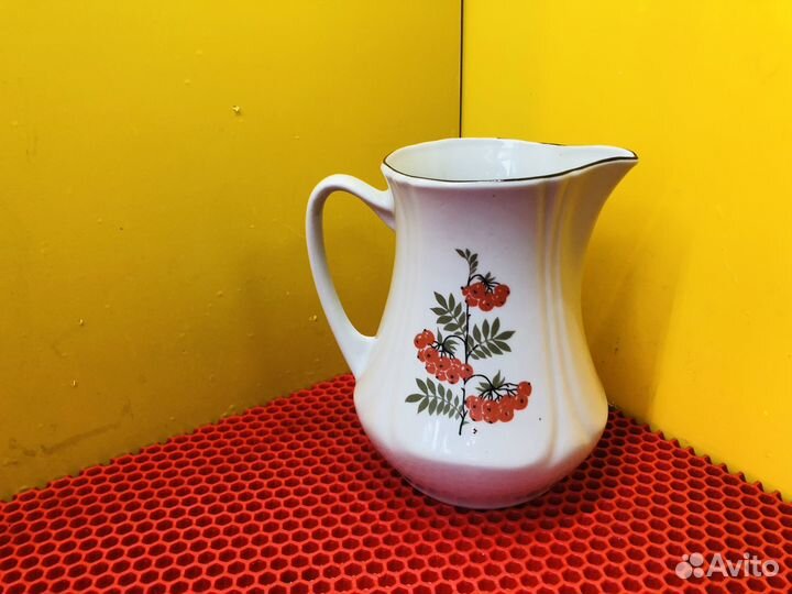 Z.8139 Кувшин рябина Рижский фарфоровый завод