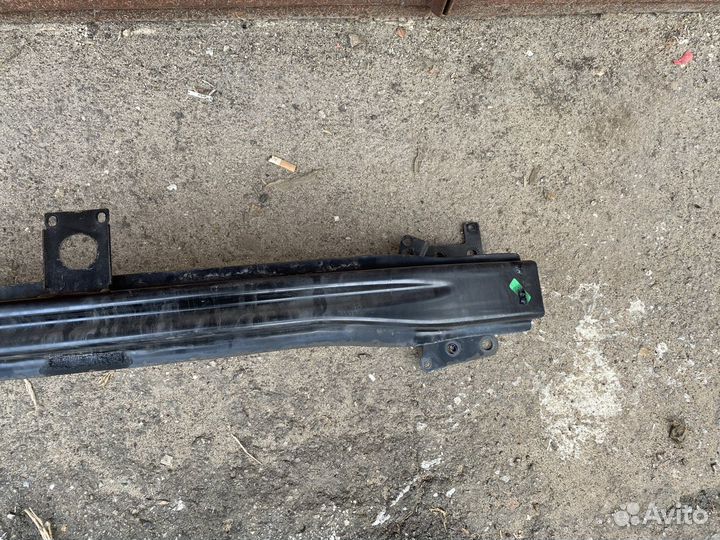 Усилитель переднего бампера Volkswagen Golf 5