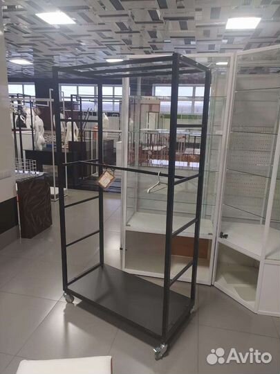 Вешало для магазина