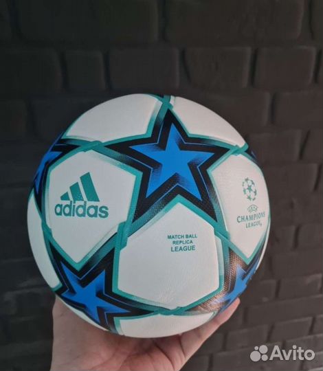 Футбольный мяч adidas telstar fifa 2018