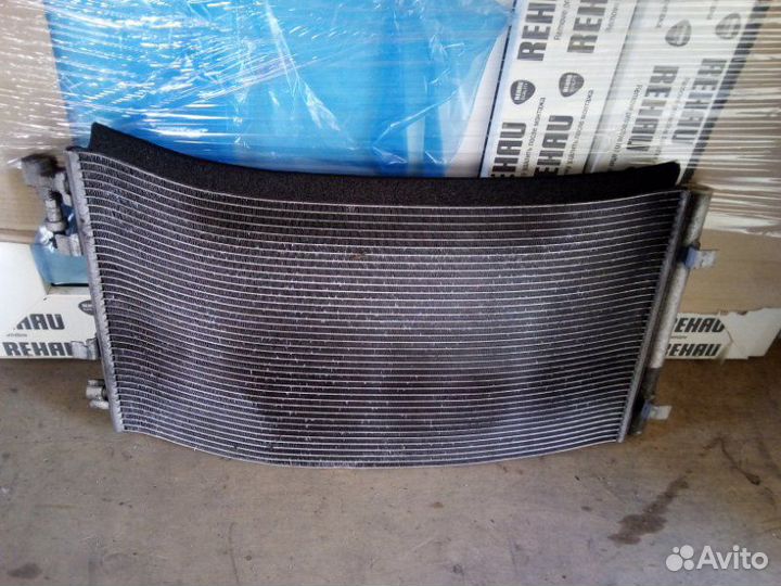 Радиатор кондиционера Renault Megane 3 хэтчбек 1