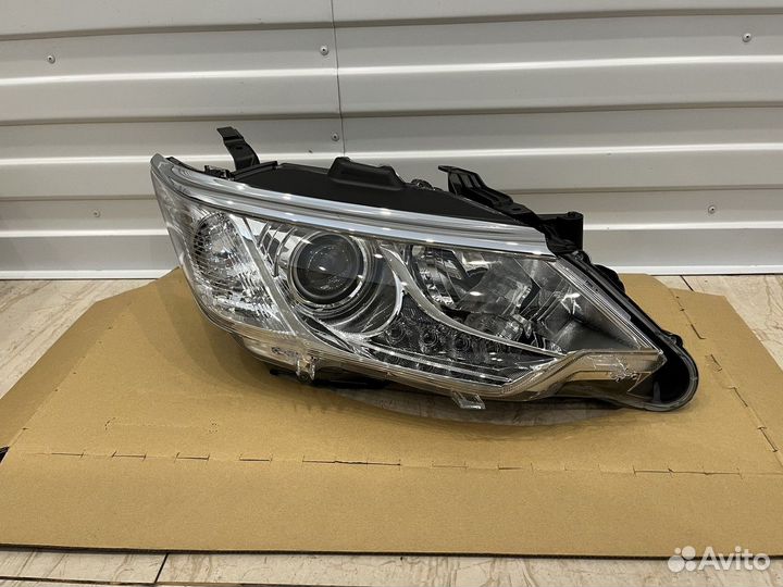 Фара правая (Toyota Camry)