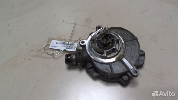 Насос вакуумный Audi Q5, 2010