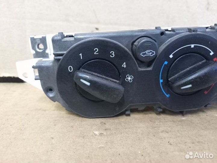 Блок управления климат-контролем Ford Focus 2 Plus