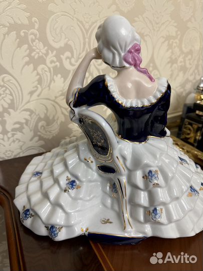 Фарфоровые статуэтка 