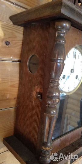 Старинные настенные антикварные часы с боем