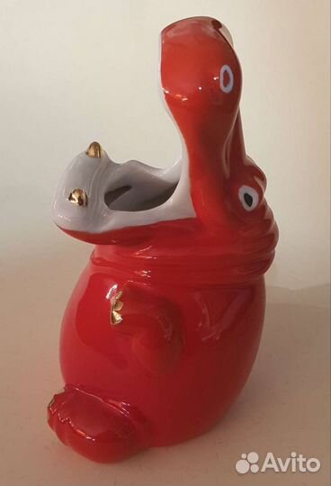 Фарфоровая статуэтка (карандашница)